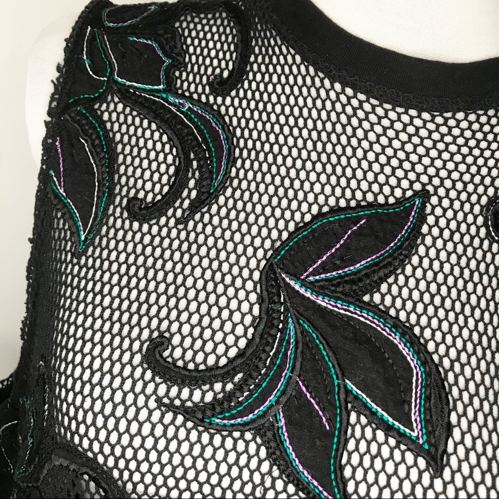 ❌SOLD❌ FREE PEOPLE Embroidered Appliqué  Top - Picture 5 of 8